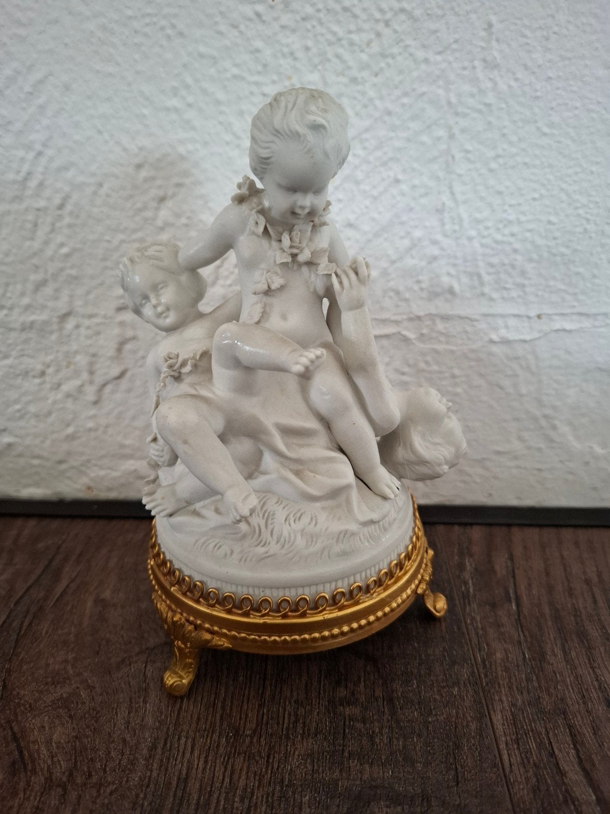 Porseleinen biscuit beeldje met stempel, Enlèvement