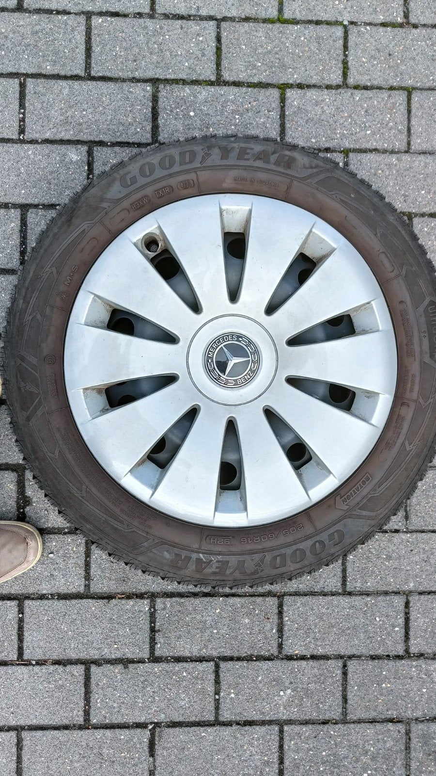 4 Goodyear ultragrip 9 205/60/16 avec jantes, Autos : Pièces & Accessoires, Pneus hiver, 16 pouces, Véhicule de tourisme, 205 mm