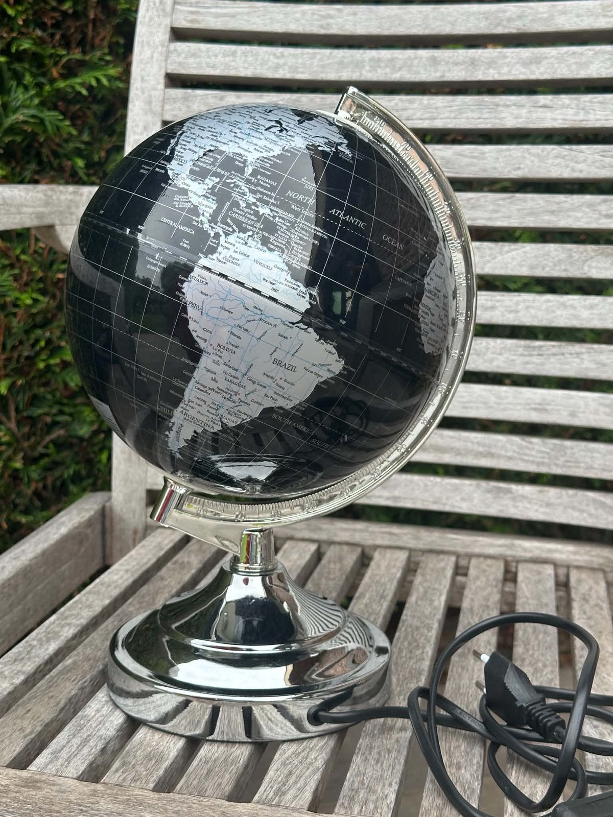 Globe, Enlèvement, Comme neuf