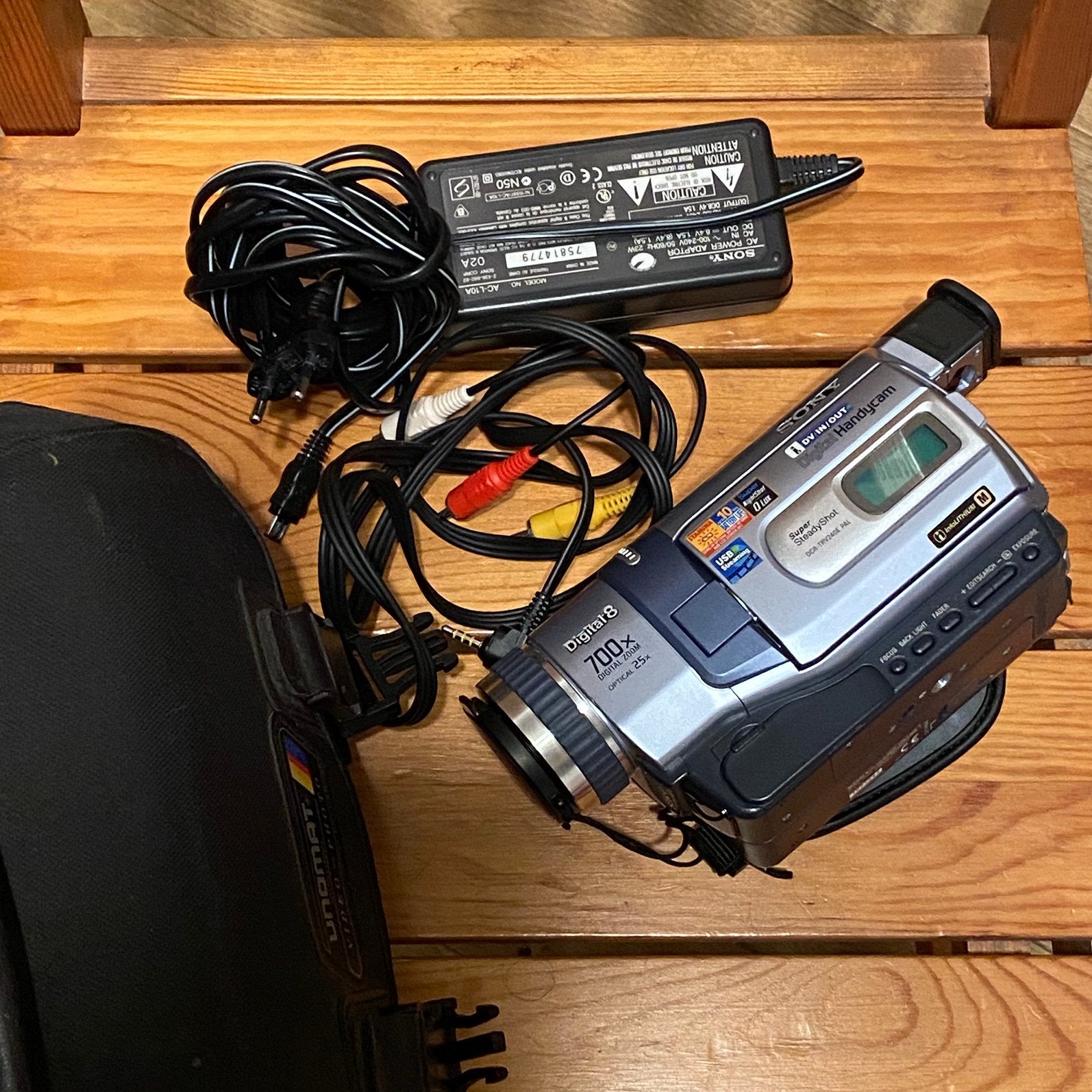 Sony Digital 8, DCR-TRV240E, 8mm, Hi-8, Super 8, TV, Hi-fi & Vidéo, Enlèvement ou Envoi, 8 mm, Caméra