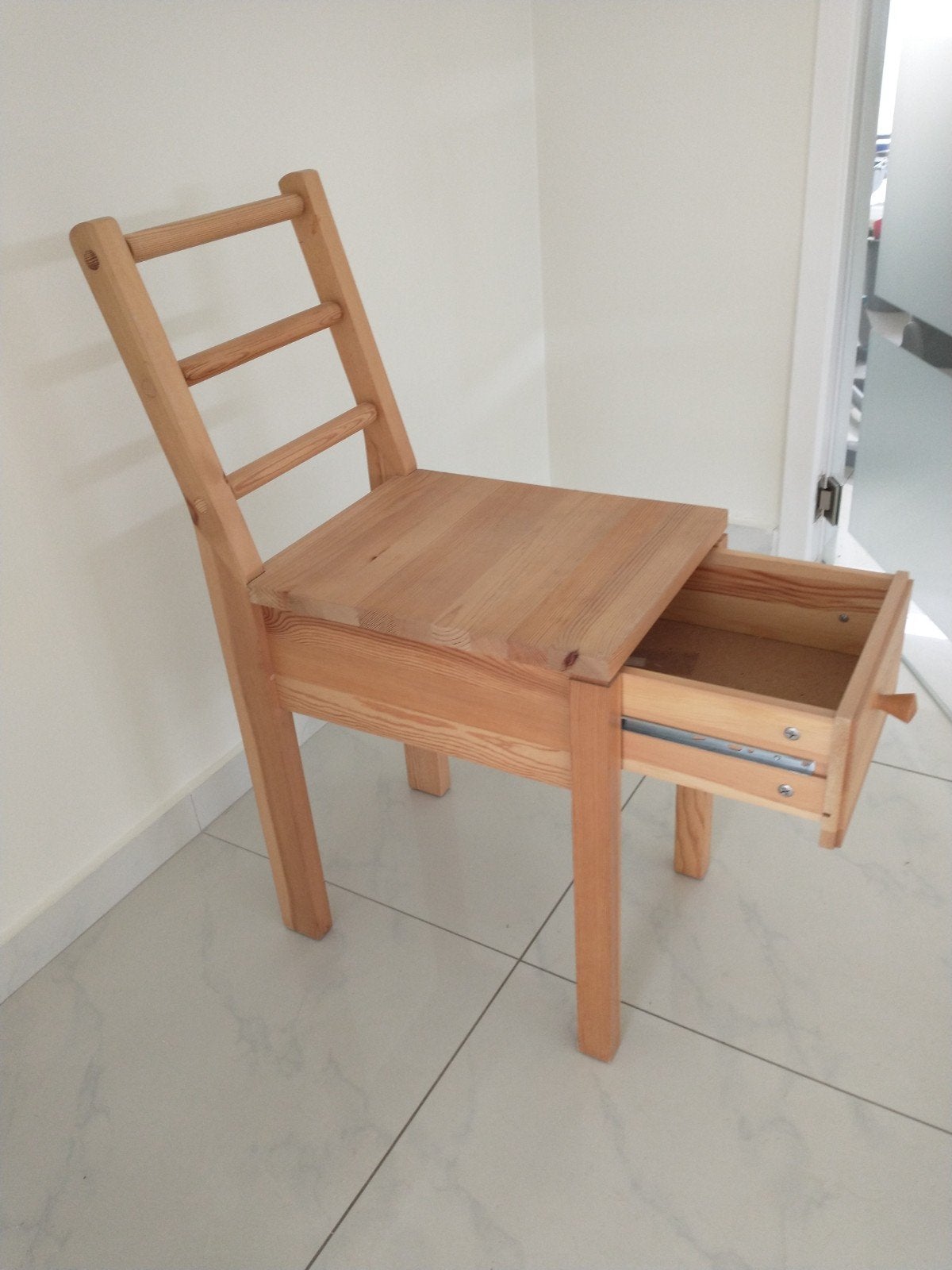 Chaise Acorn avec tiroir - table de chevet d'Ikea, Enlèvement