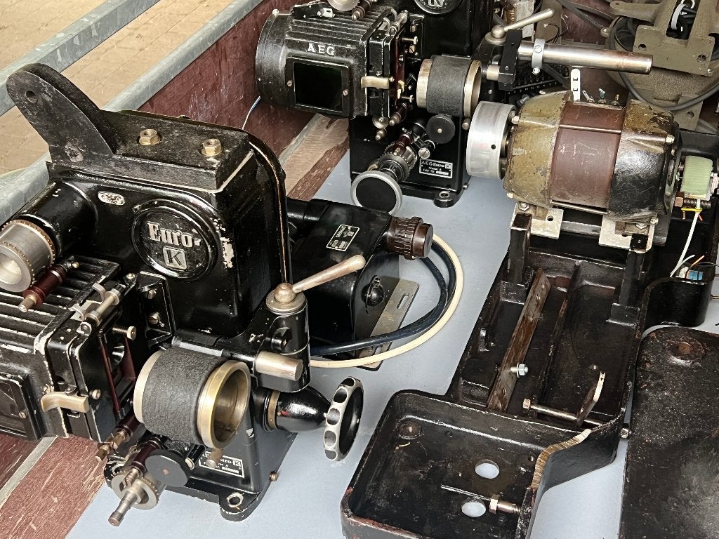 AEG 35mm film projector, Enlèvement, Film 35 mm