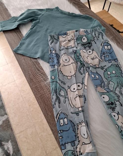 H&M pyjama met monsters 98/104, Kinderen en Baby's, Kinderkleding | Maat 98, Nacht- of Onderkleding, H&M, Ophalen of Verzenden
