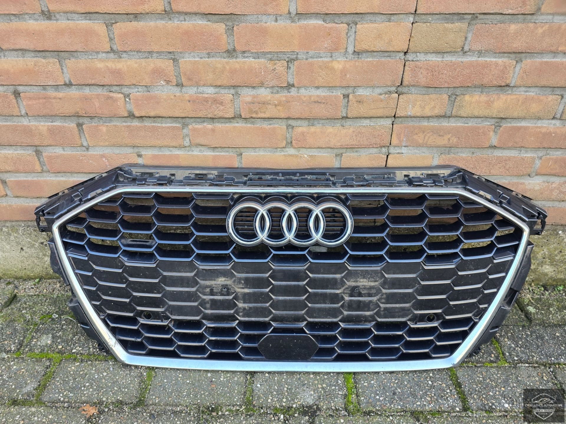 Calandre Audi A3 8Y S-Line 2020-2024, r f rence 8Y0853651A,, AUDI AG, Auto-Union-Strasse 1
85045  Ingolstadt, DE, Audi, Utilisé