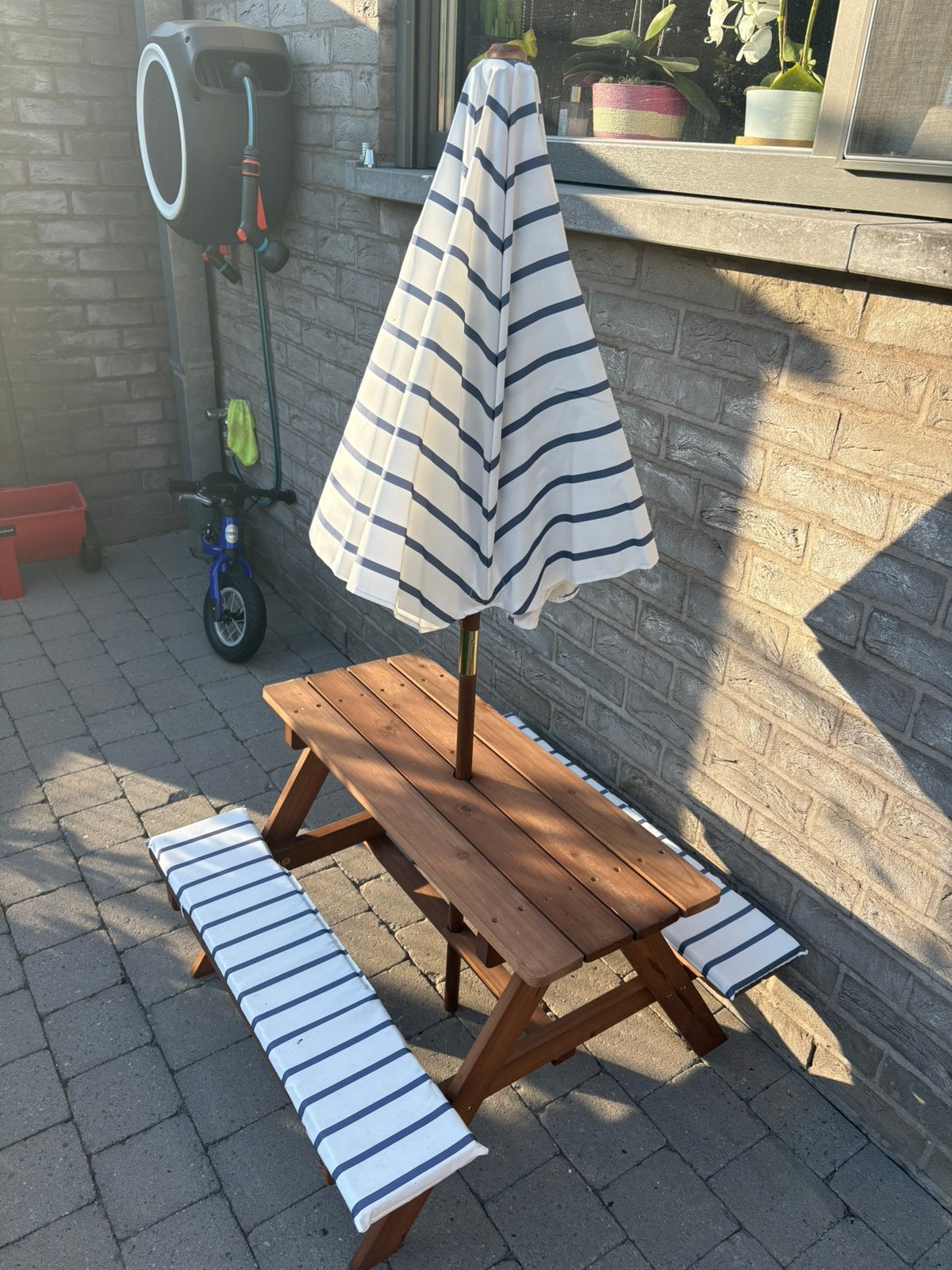 Houten kinderpicknicktafel met parasol en kussens, Tuin en Terras, Ophalen, Nieuw, Hout
