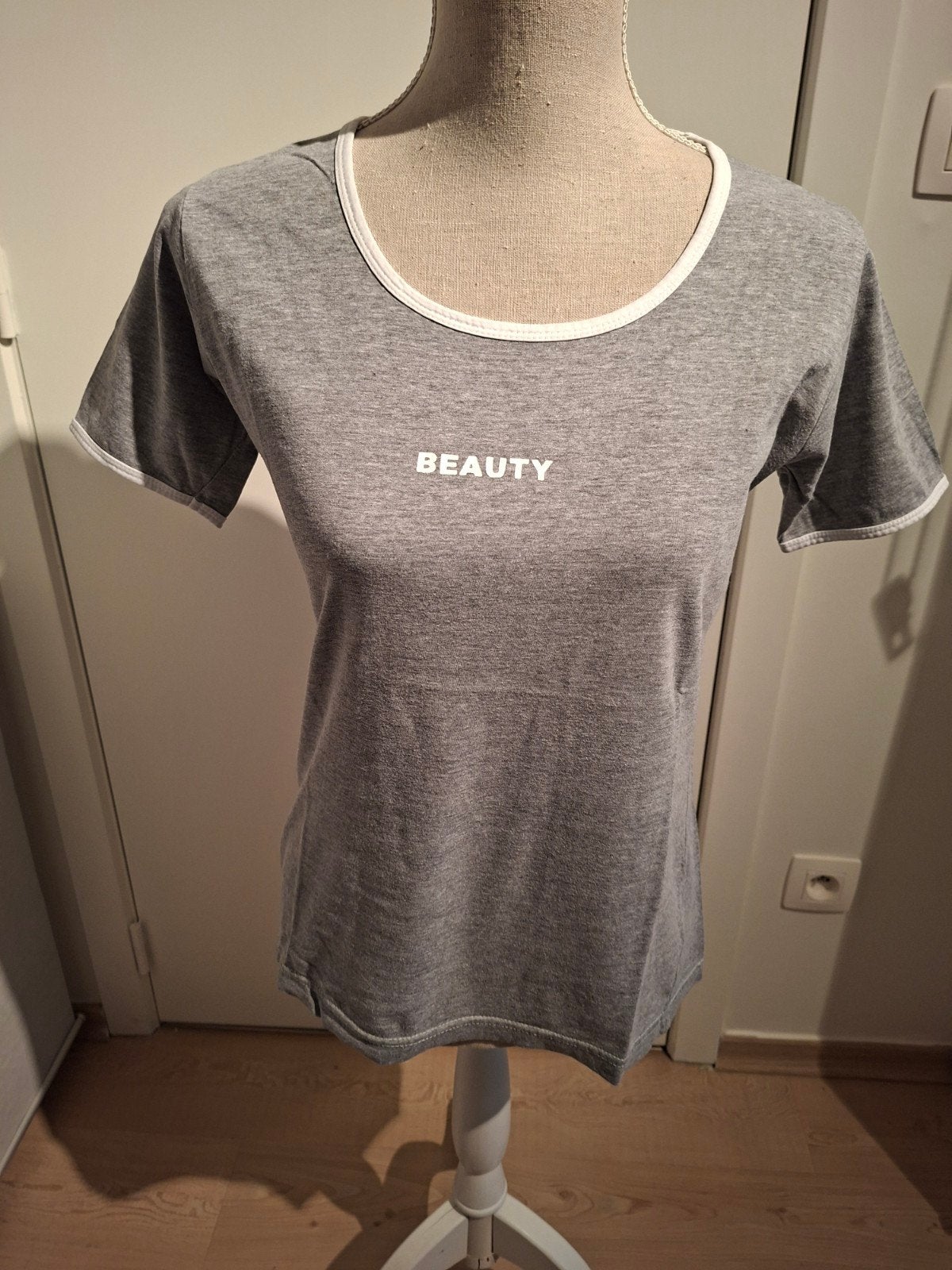 3 tee-shirts, Vêtements | Femmes, Enlèvement ou Envoi