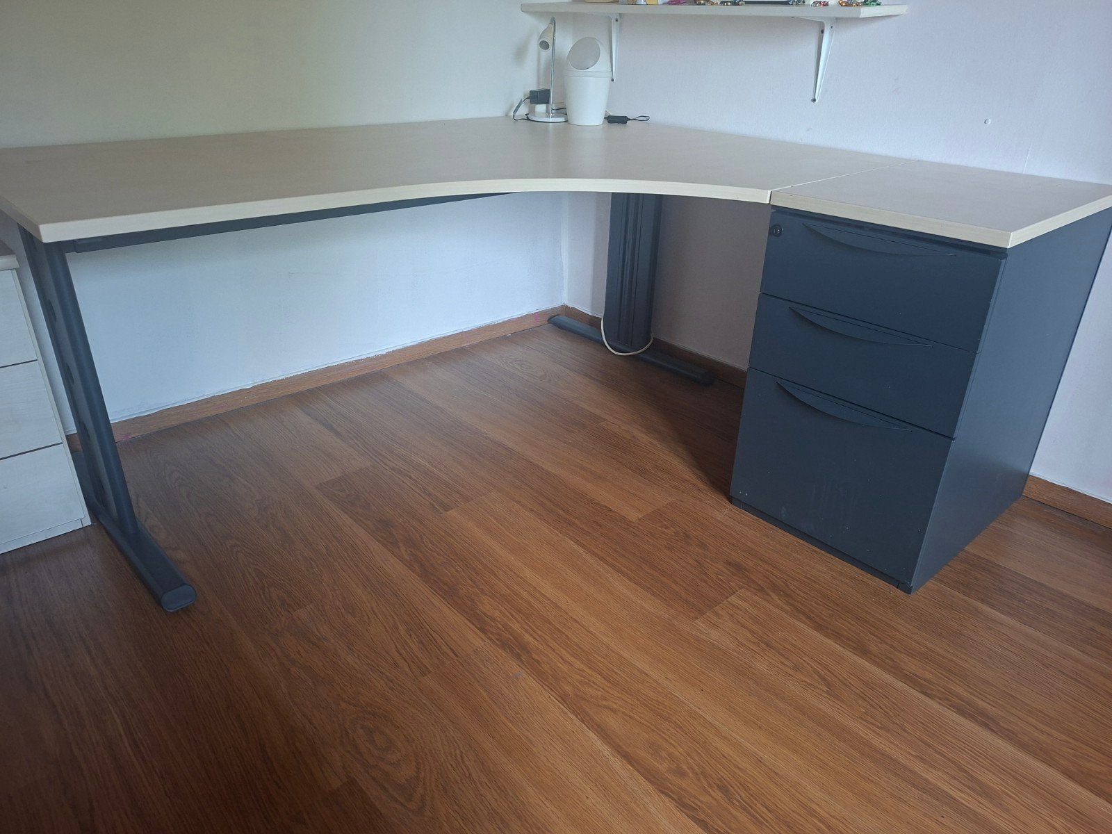 professioneel ergonomisch hoekbureau, Ophalen, 120 cm, Metaal, Hoekbureau