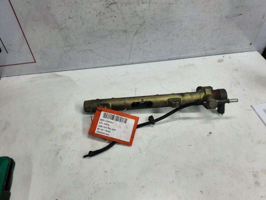 RAMPE D'INJECTION Opel Corsa C (F08 / 68) (01-2000/12-2009), Opel, Opel Automobile GmbH, Utilisé, Kontakt-opel@opel.com