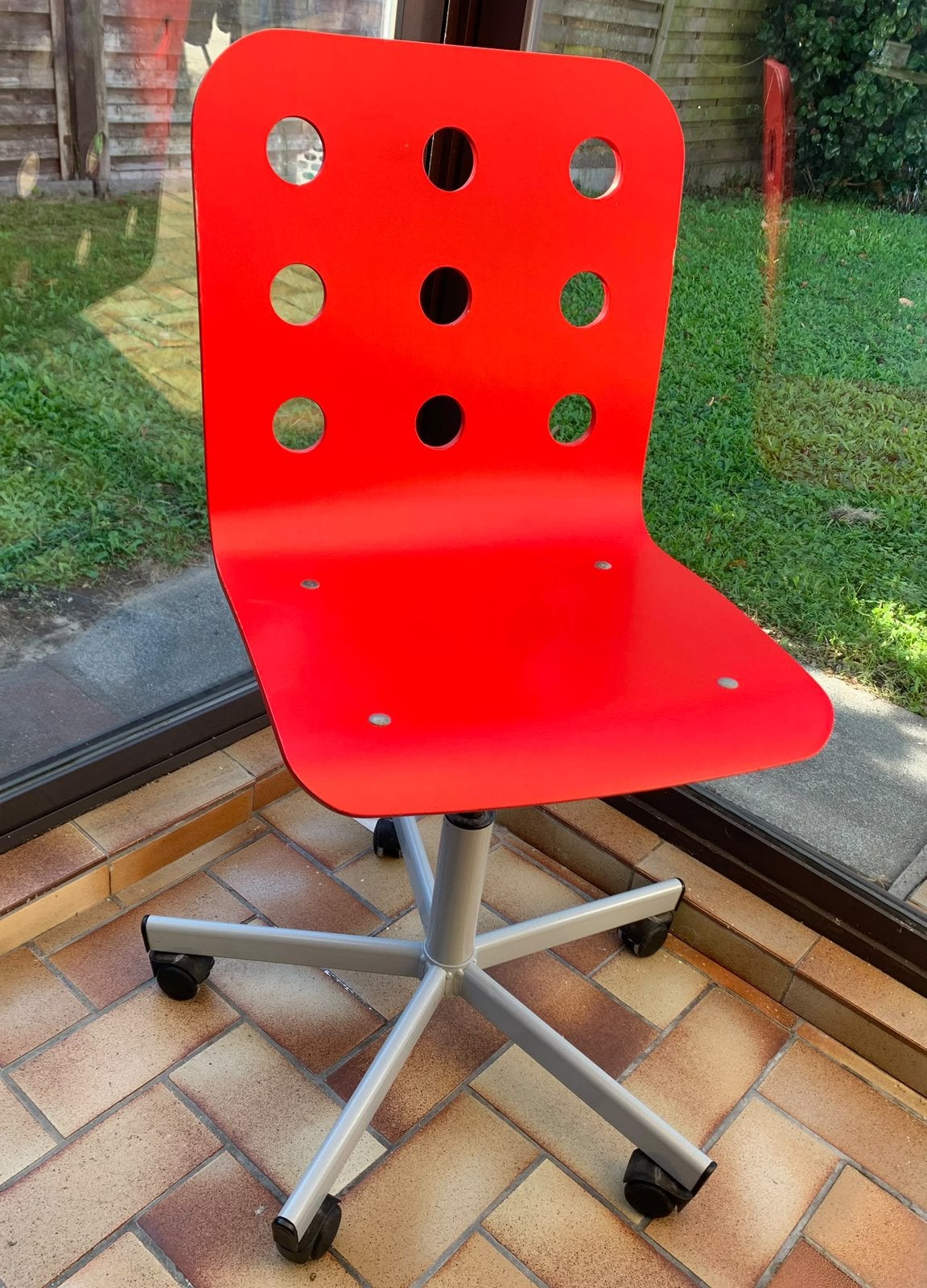 Bureaustoel ikea, Huis en Inrichting, Ophalen, Zo goed als nieuw, Rood, Bureaustoel