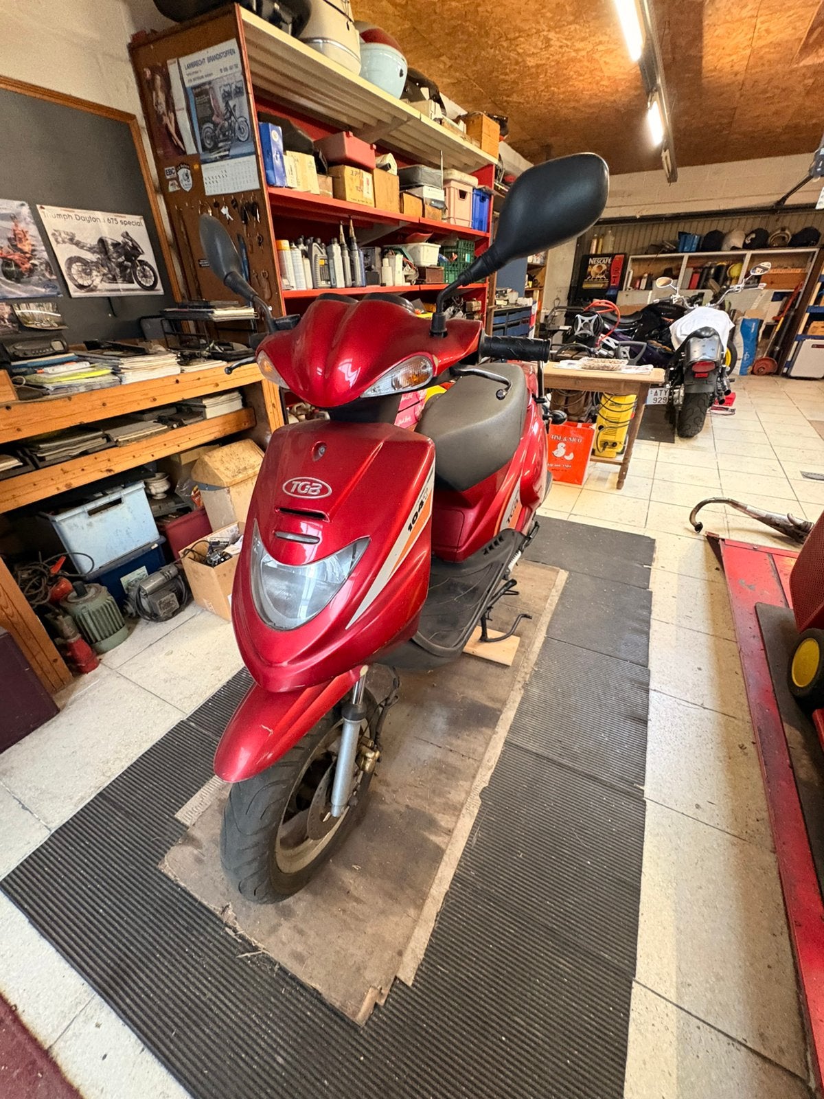 Tgb 104t 4takt met papieren, Fietsen en Brommers, Ophalen, Zo goed als nieuw, Klasse A (25 km/u), 50 cc