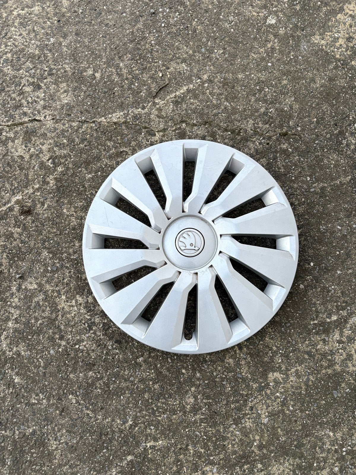 4 originele SKODA 16 inch wieldoppen - TECTON-model, Auto diversen, Ophalen of Verzenden, Zo goed als nieuw