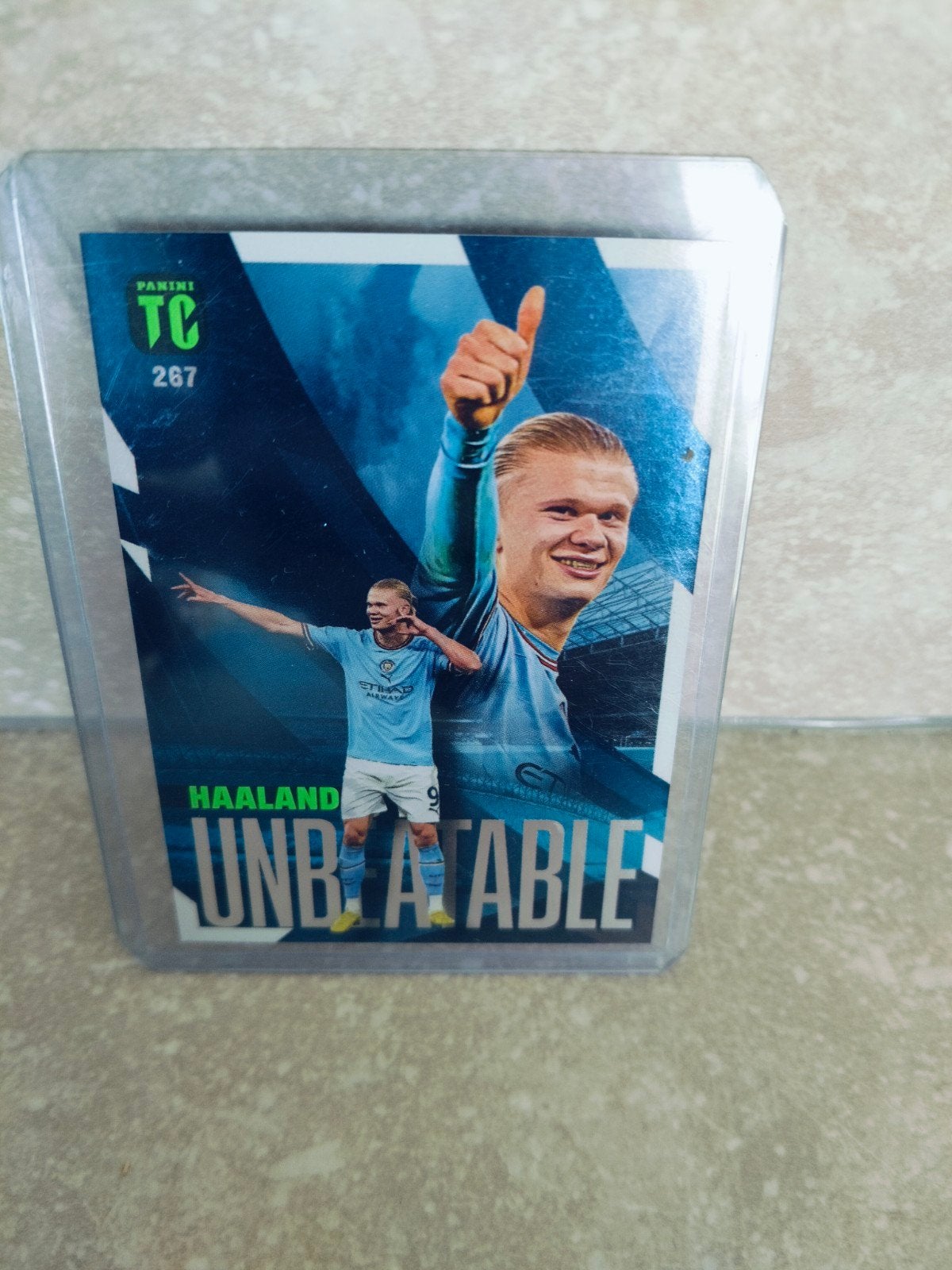 Erling Haaland Manchester city Unbeatable, Verzamelen, Sportartikelen en Voetbal, Verzenden