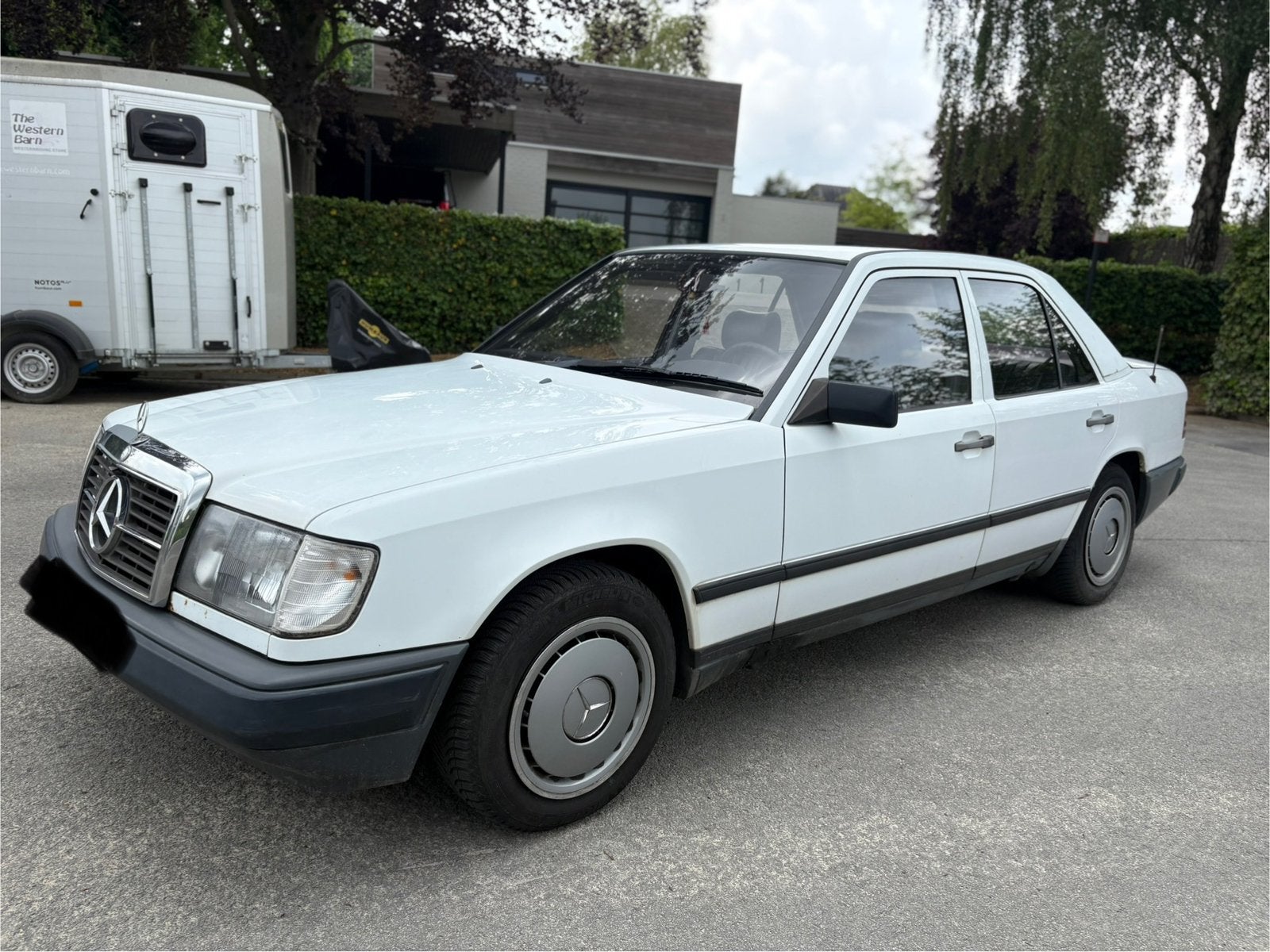 Mercedes E200 d - 1985 - BLANCO GEKEURD, Particulier, Te koop, Trekhaak, Diesel