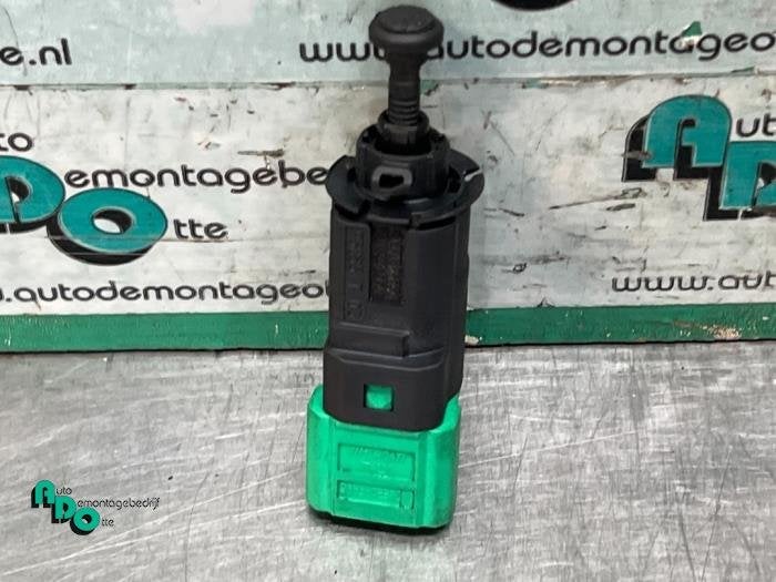 Commutateur feu de freinage d'un Peugeot 308 (308 08-), -, 3 mois de garantie, Utilisé, -