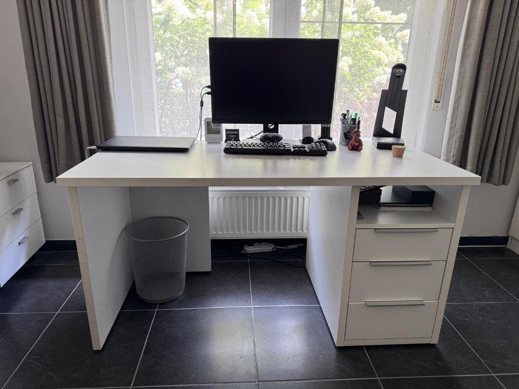 Witte bureau met laden, Ophalen, Met lades, Gebruikt, 70 cm