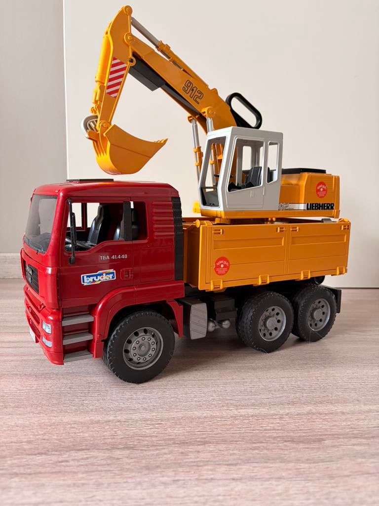 Bruder MAN vrachtwagen en bandenkraan Liebherr, Ophalen of Verzenden, Gebruikt