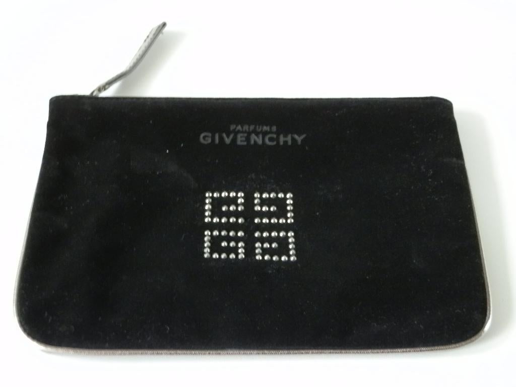 Trousse de beauté Givenchy. Sachet de parfum, Enlèvement ou Envoi, Comme neuf, Noir, Softcase