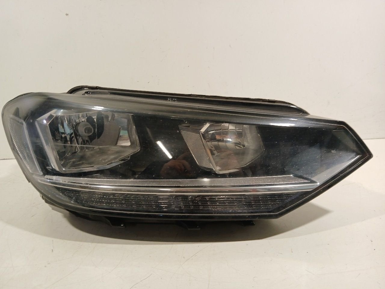 Koplamp rechts Volkswagen Touran, Auto-onderdelen, Onderdelen@venauto.nl, Van der Ven Autorecycling B.V., Gebruikt, Ettenseweg 76, 4706 PB Roosendaal, The Netherlands
