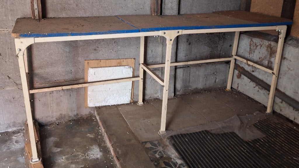 Dubbele tafel op metalen onderstel, Enlèvement, Utilisé