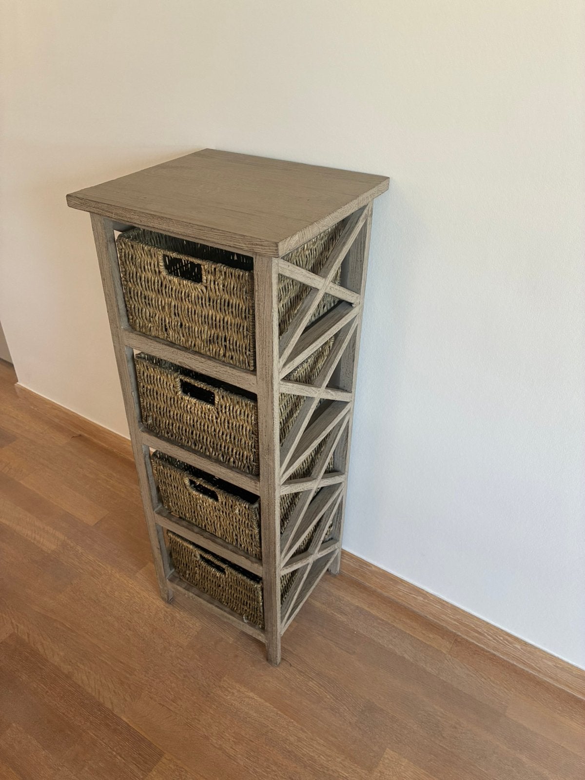 Houten kastje met 4 rieten mandjes, Enlèvement, Comme neuf