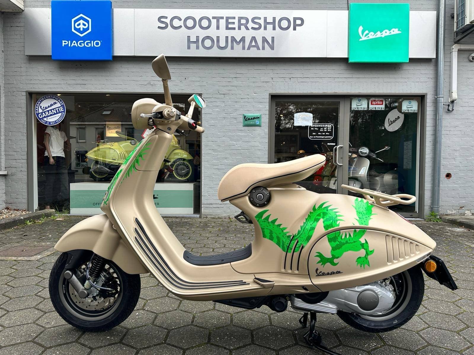 Vespa 946 125cc Dragon Gelimiteerde & Genummerde Editie (188, Overige modellen, Nieuw, 125 cc, Benzine