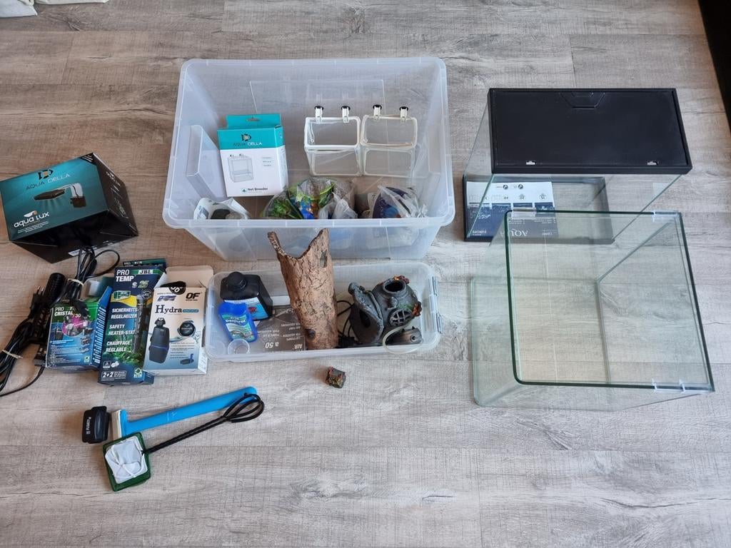 Aquaria (1 cube 30L) en toebehoren, Dieren en Toebehoren, Ophalen