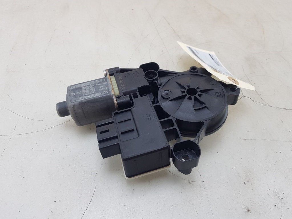 MOTEUR LEVE VITRE ELECTRIQUE Golf VIII (CD1) (|5Q0959407G|), Robert Bosch AG, Volkswagen, Utilisé, Robert-Bosch-Allee 1
74232  Abstatt, DE