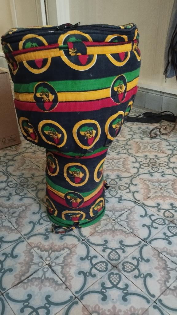 Djembe avec housse, Ophalen