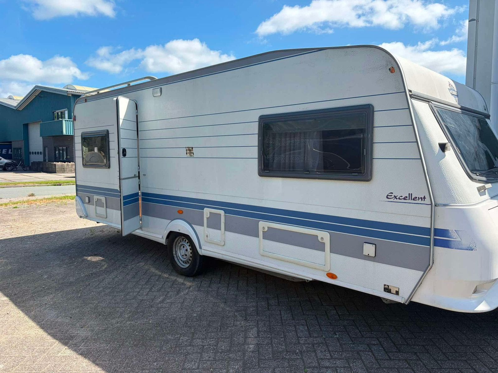 Hobby 560 UF Excellent weg wegens omstandigheden, Caravans en Kamperen, Rondzit, Hobby, 6 tot 7 meter, 1250 - 1500 kg