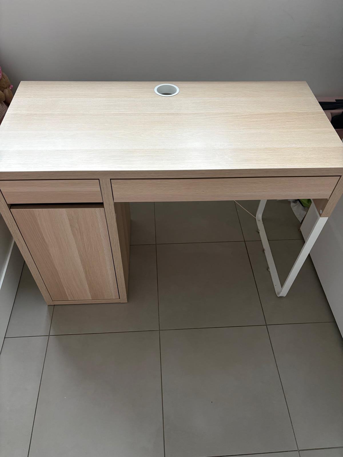 Bureau zo goed als nieuw., Maison & Meubles, 105 cm, Bureau d'écolier, Espace de rangement, 50 cm