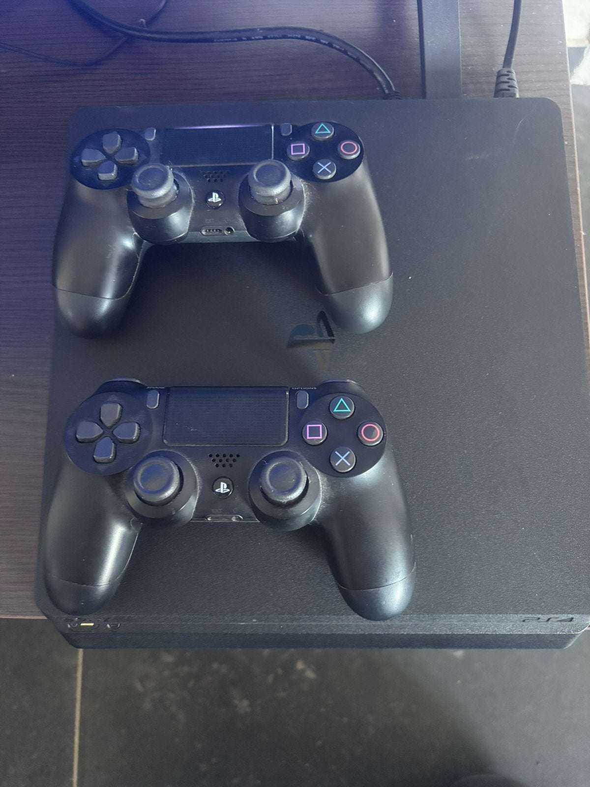 Ps4 1T, 2 controllers, Games en Spelcomputers, Spelcomputers | Sony PlayStation 4, Ophalen of Verzenden, Zo goed als nieuw