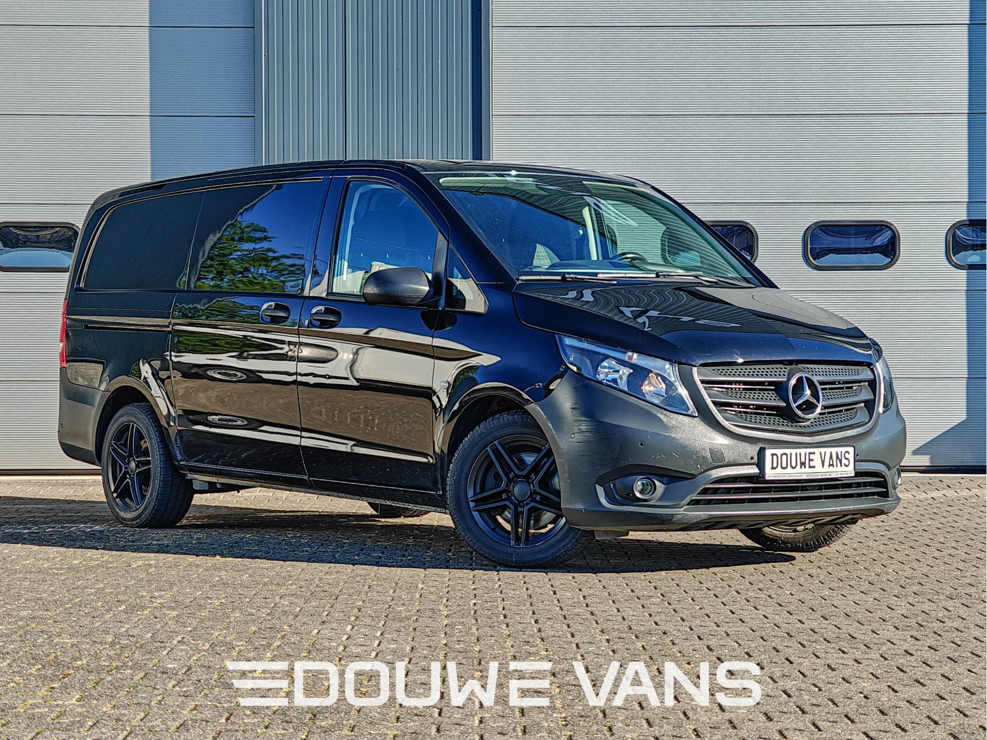 Mercedes-Benz Vito 119 L2 190 PK Airco Trekhaak Camera Inric, Auto's, Automaat, 4 deurs, 4 cilinders, Zwart