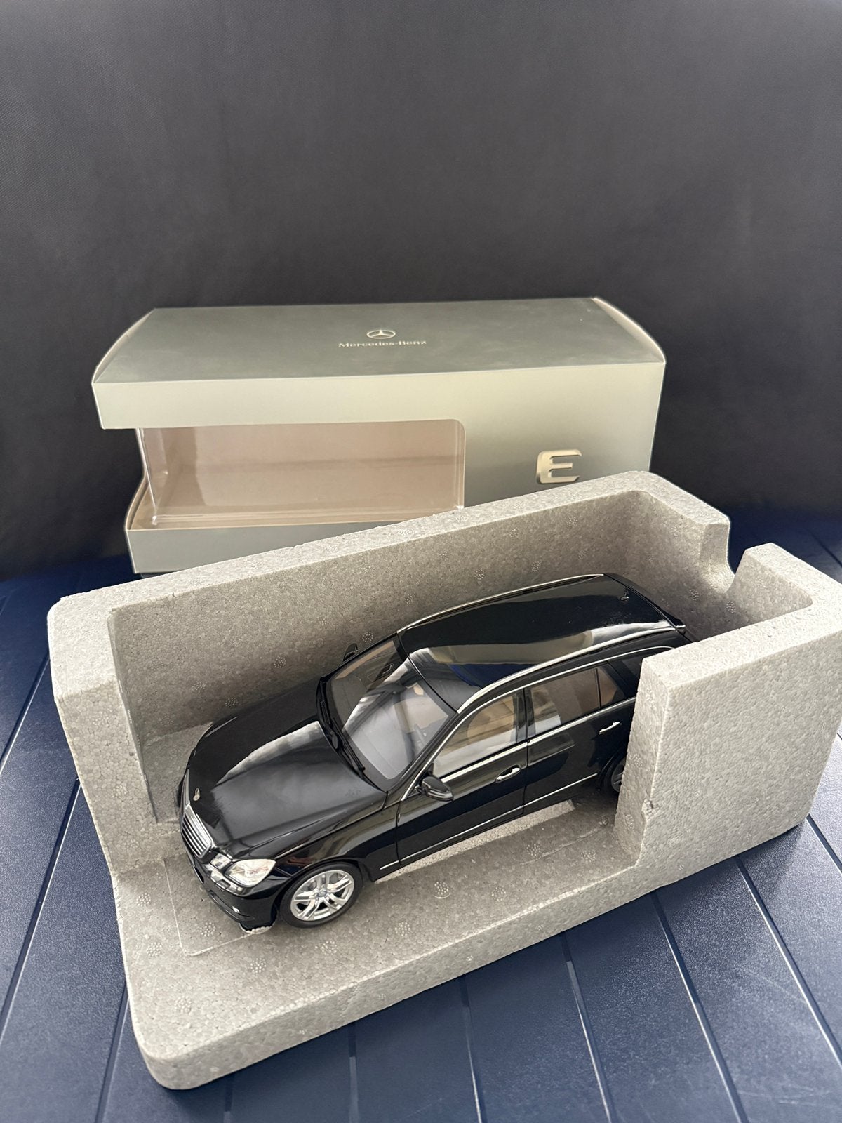 Mercedes E klasse S212 1/18 Minichamps Dealeredition, Ophalen of Verzenden, Zo goed als nieuw