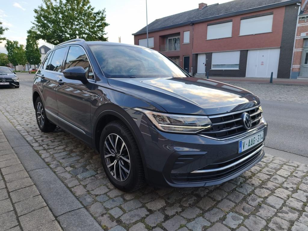 auto, Auto's, Volkswagen, https://public.car-pass.be/vhr/e2597daa-faab-4127-8888-7d42dfdf887f, Stof, 4 cilinders, Bedrijf