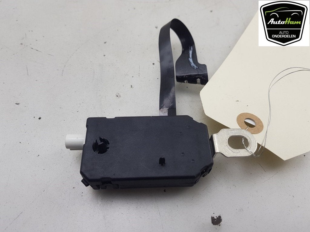 AMPLIFICATEUR D'ANTENNE Tesla Model 3 (|109804600C|), Autos : Pièces & Accessoires, Germany_Sales@tesla.com, Utilisé, Autres marques automobiles