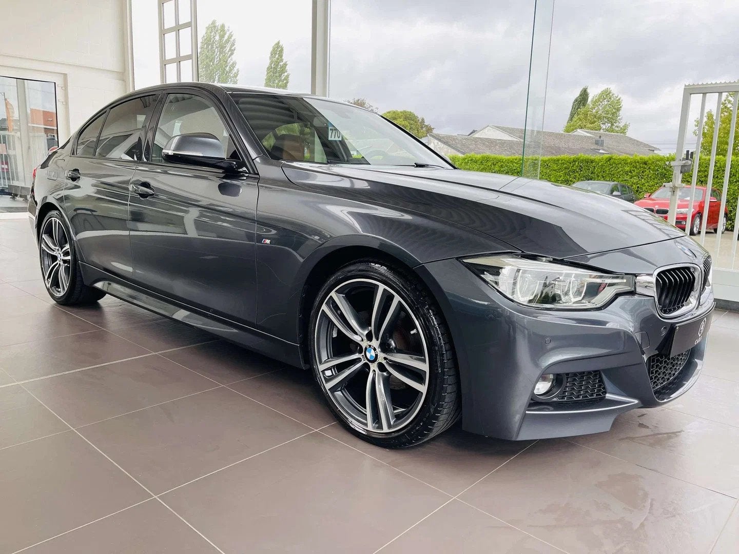 BMW 3 Serie 318 dA * GARANTIE + PACK M + LED + GPS + CUIR *, Auto's, BMW, Automaat, 4 cilinders, Leder, Navigatiesysteem