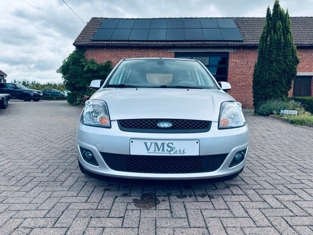 Ford Fiesta 1.4 Essence * Climatisation*Attelage de remorque, 144 g/km, Argent ou Gris, Entreprise, Garantie prolongée