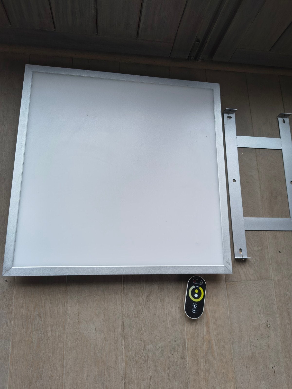 WOFI LIV – LED-plafondlamp, Ophalen, Plafondlamp, Dimbaar