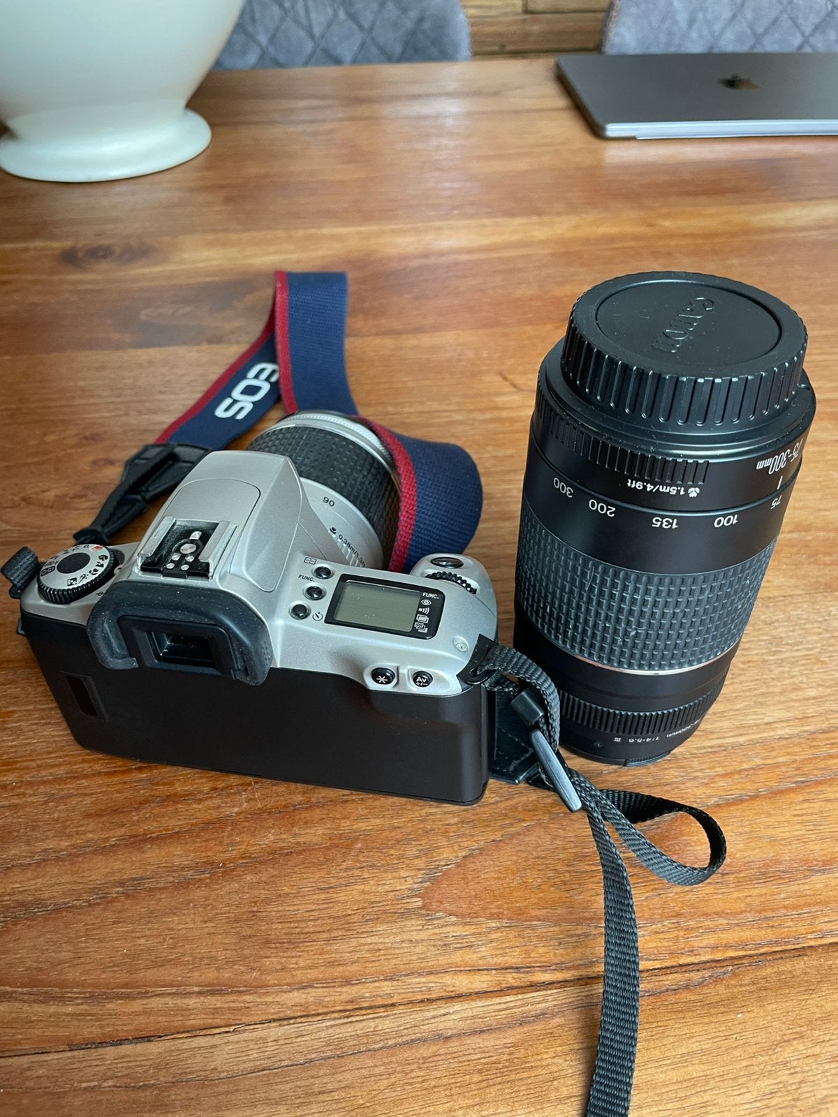 Canon EOS 300 - En parfait état !, TV, Hi-fi & Vidéo, Appareils photo numériques, Enlèvement, Comme neuf, Sangle de transport