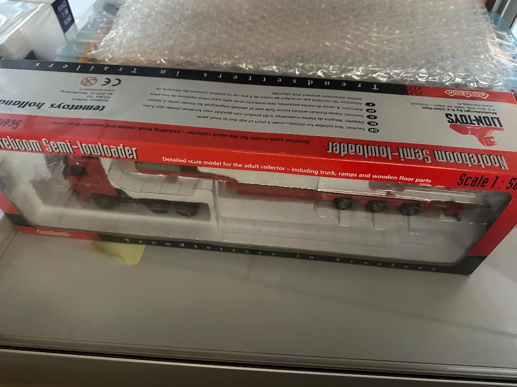 Volvo 480 semi lowloader, Hobby en Vrije tijd, Modelauto's | 1:50, Ophalen, Gebruikt, Bus of Vrachtwagen, Conrad