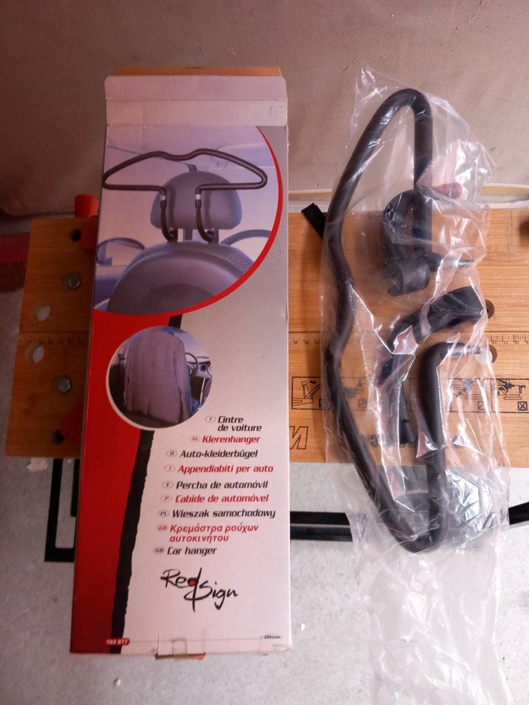Cintre auto pour appuie-tête, Enlèvement, Neuf