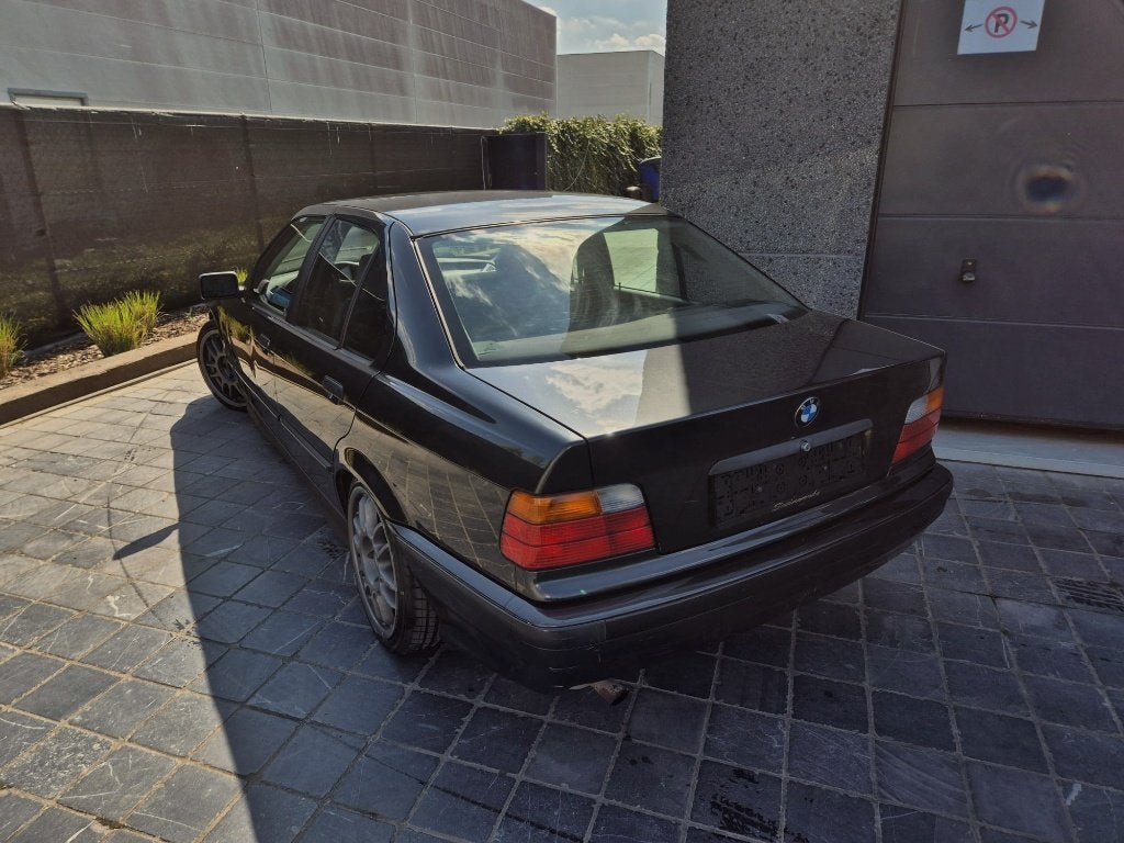 BMW 318i / OLDTIMER ! / Manueel / Sedan, foto 5