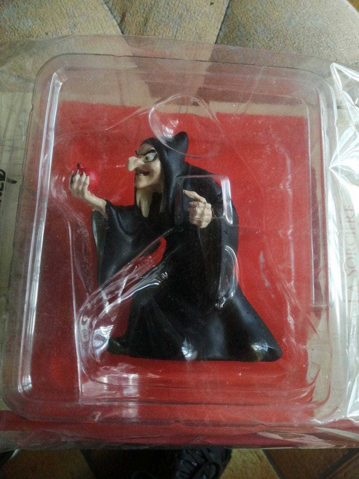 LIVRE WAL DISNEY AVEC FIGURINE LA SORCIÈRE DE BLANCHE NEIGE, Enlèvement