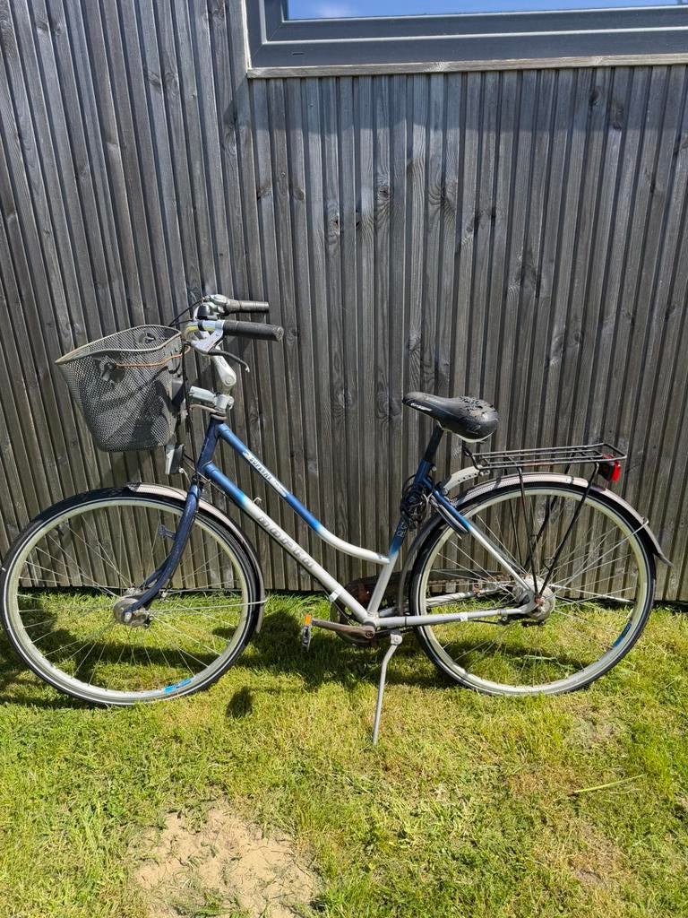 FIETS MET MANDJE!!, Fietsen en Brommers, Ophalen, Zo goed als nieuw