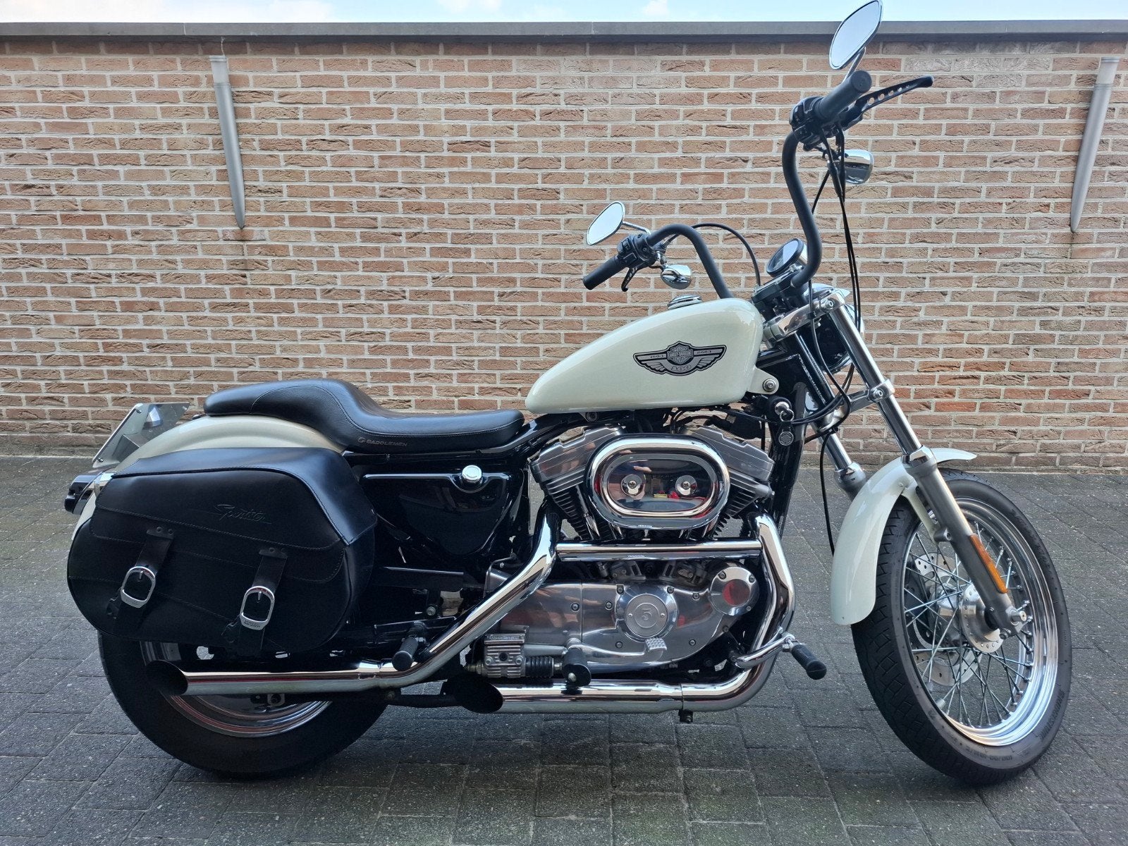 Harley Davidson XLH 883 HUGGER, Motos, 2 cylindres, Particulier, Permis Moto A2 minimum, 12 à 35 kW