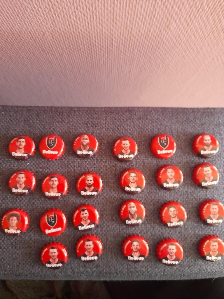 47 capsules de bière Red Devils, Collections, Marques de bière, Enlèvement ou Envoi