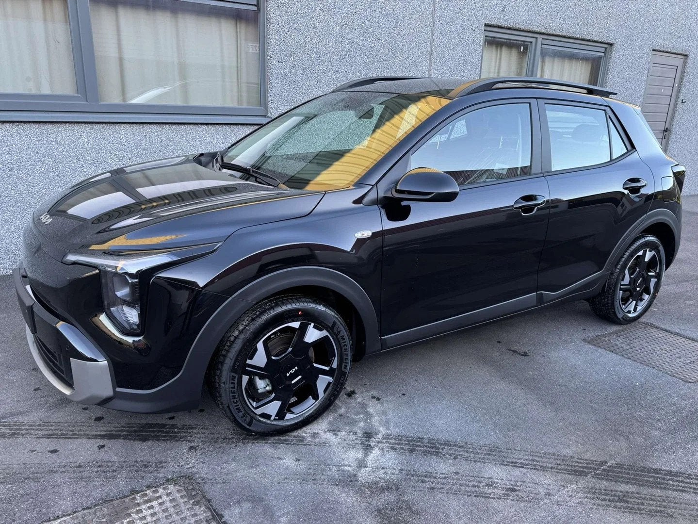Kia Stonic Stonic 1.0 T-GDI 100 NEW -21% Airco, navi enz..., Auto's, Kia, Stof, Lichtsensor, 1650 kg, Zwart