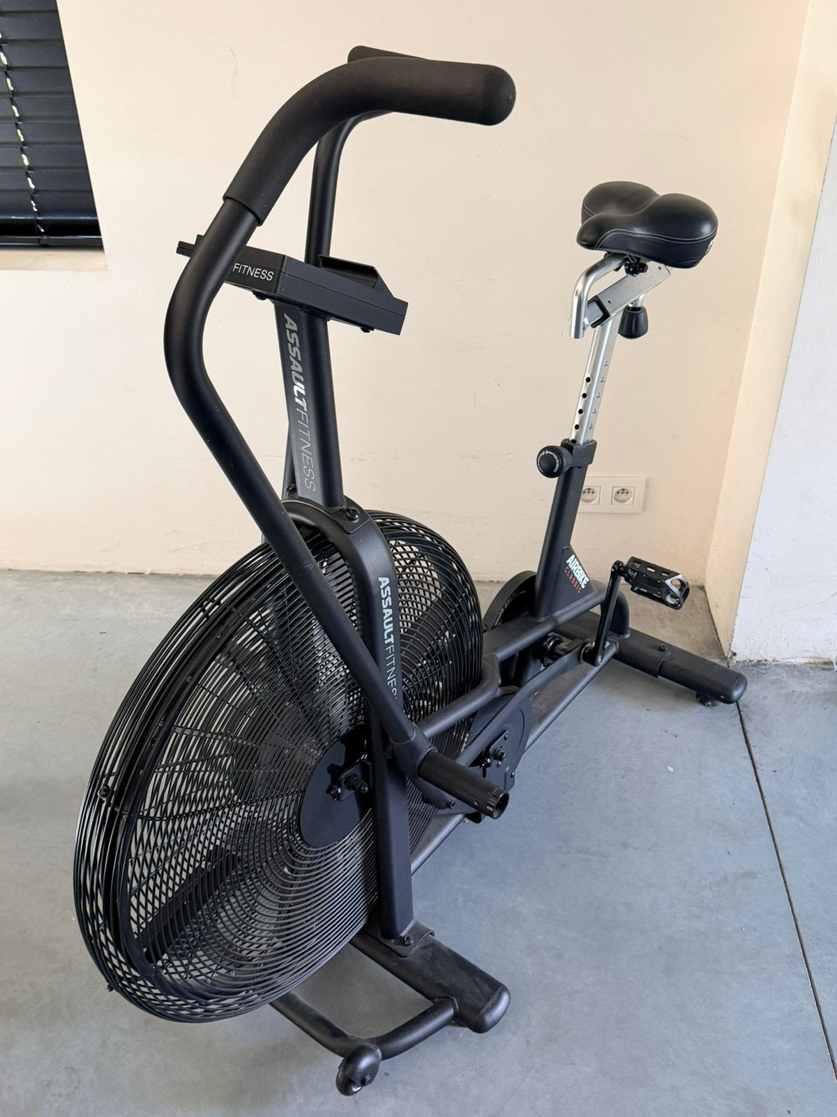 Assault Fitness AirBike Classic, Sport en Fitness, Ophalen, Zo goed als nieuw, Armen, Airbike