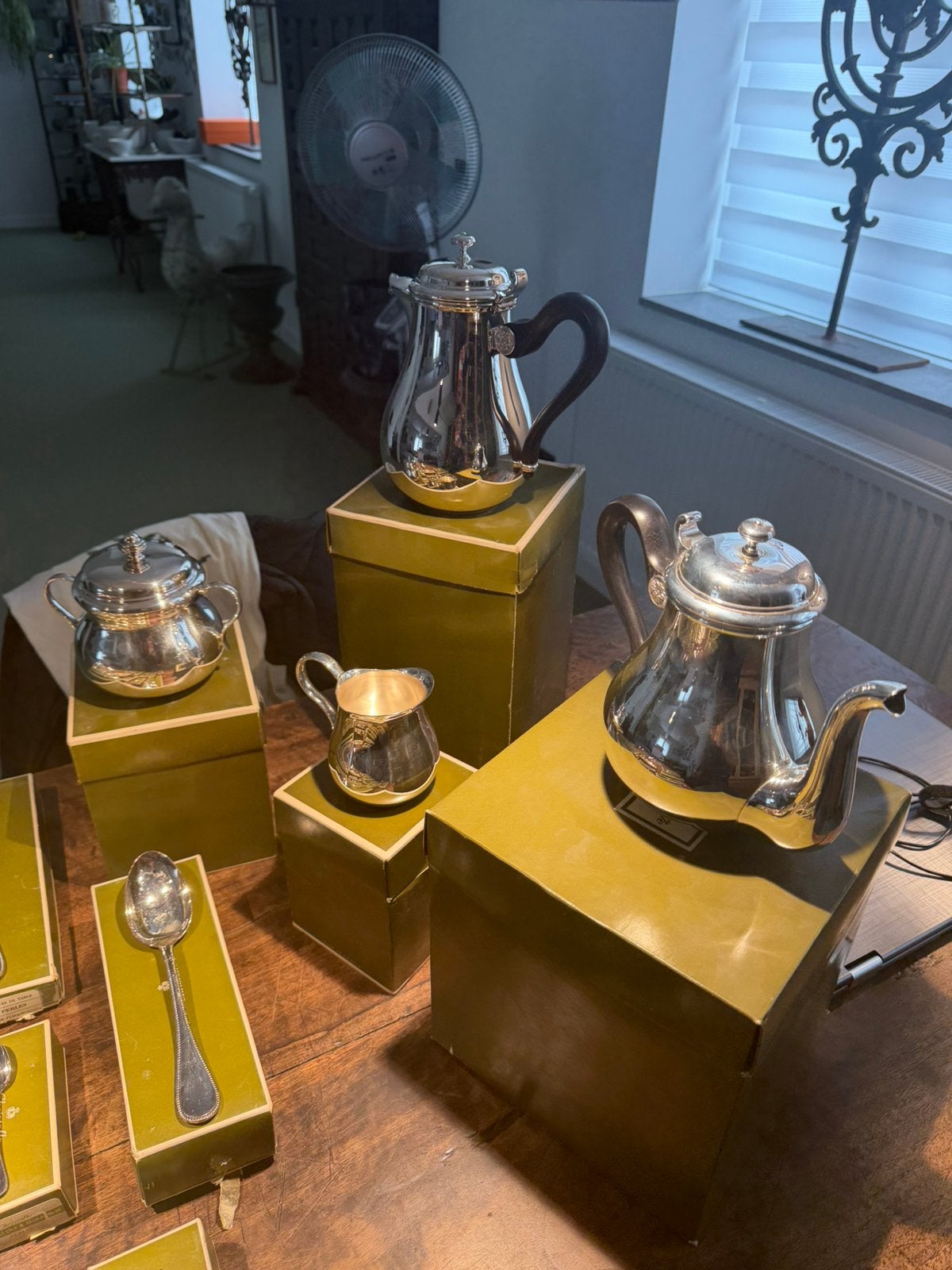 Ensemble a cafe christofle, Enlèvement