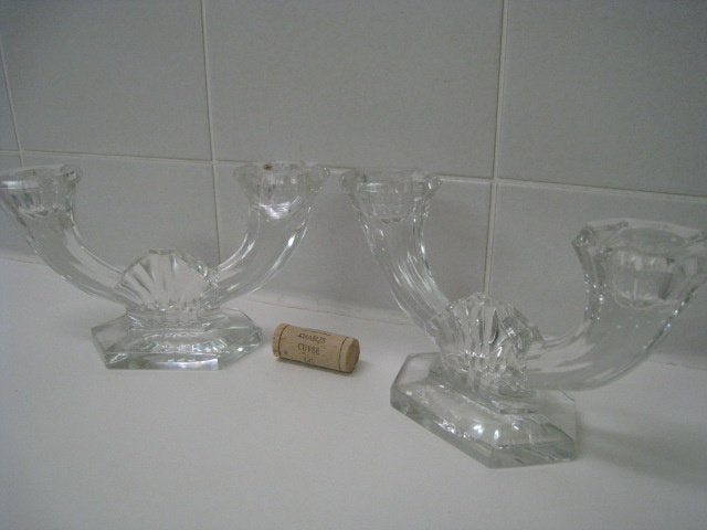 2 antieke glazen kandelaars met 2 armen, Antiek en Kunst, Ophalen